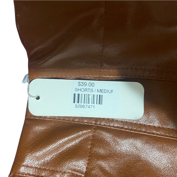 Brown faux leather shorts nwt size m - Picture 4 of 6